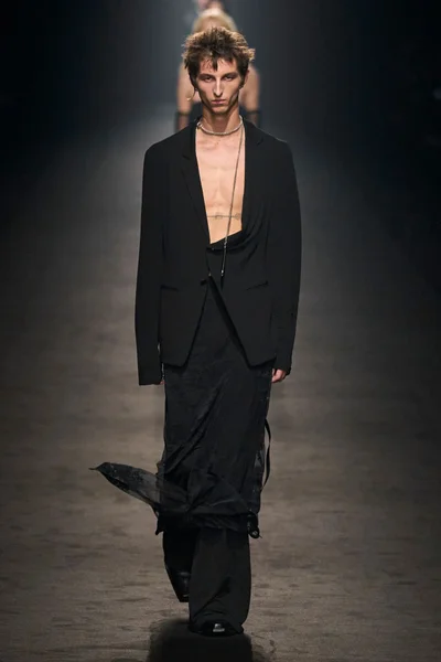 Look 12